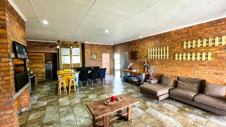 4 Bedroom Property for Sale in Fraaiuitsig Western Cape